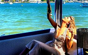 Liquid Paridise Noosaville Houseboat 